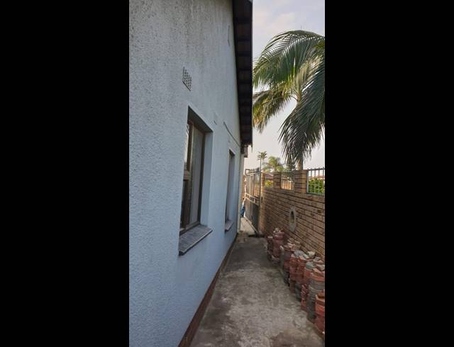 5 BEDROOM HOUSE FOR SALE IN ESIKHAWINI J